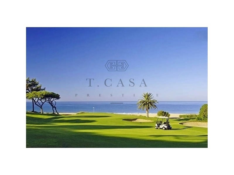 Monte Estoril. 6,000 M2 Of Land By The Sea. In Estoril, Lisbon