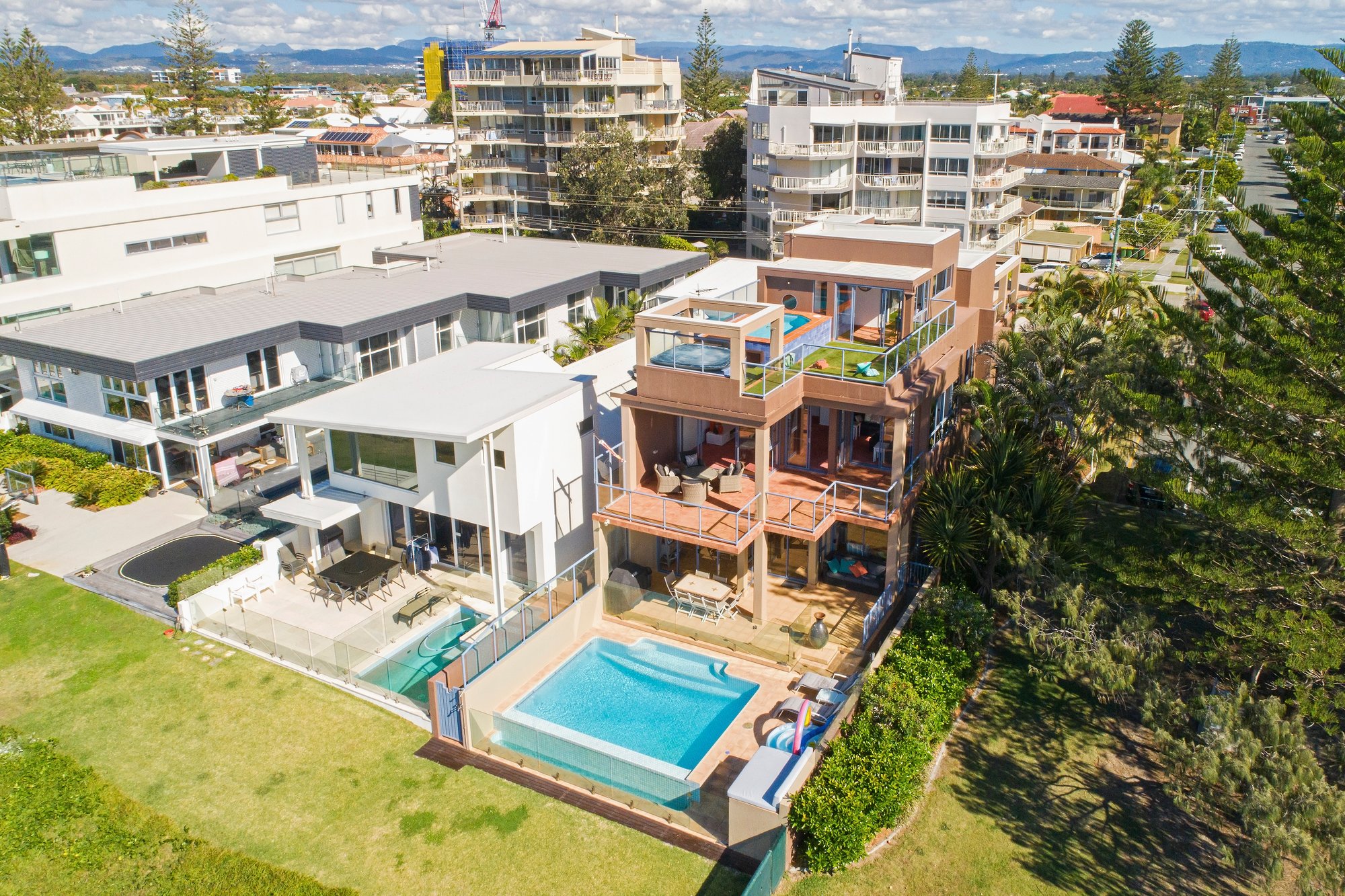 2/169 Hedges Avenue, Mermaid Beach in Gold Coast, Australia for sale (10560155)