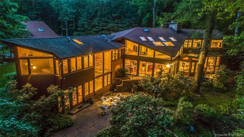 19 Hemlock Ridge Road, Weston, CT 06883 in Weston, CT, United States