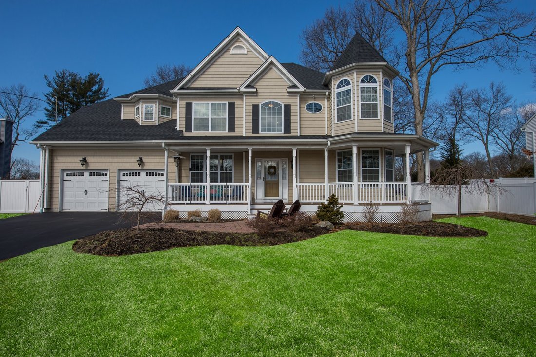 Smithtown In Smithtown, New York, United States For Sale (10486779)