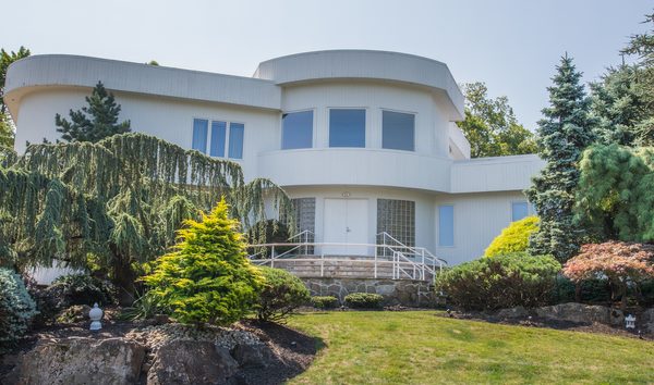 6 Bedrooms Single Family Detached (10572474)