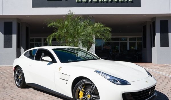 Ferrari GTC4Lusso (10591231)