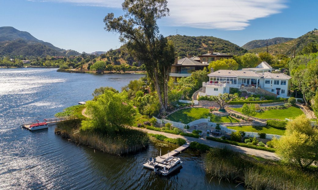 Stunning Sherwood Lake House in Lake Sherwood, CA, United States for