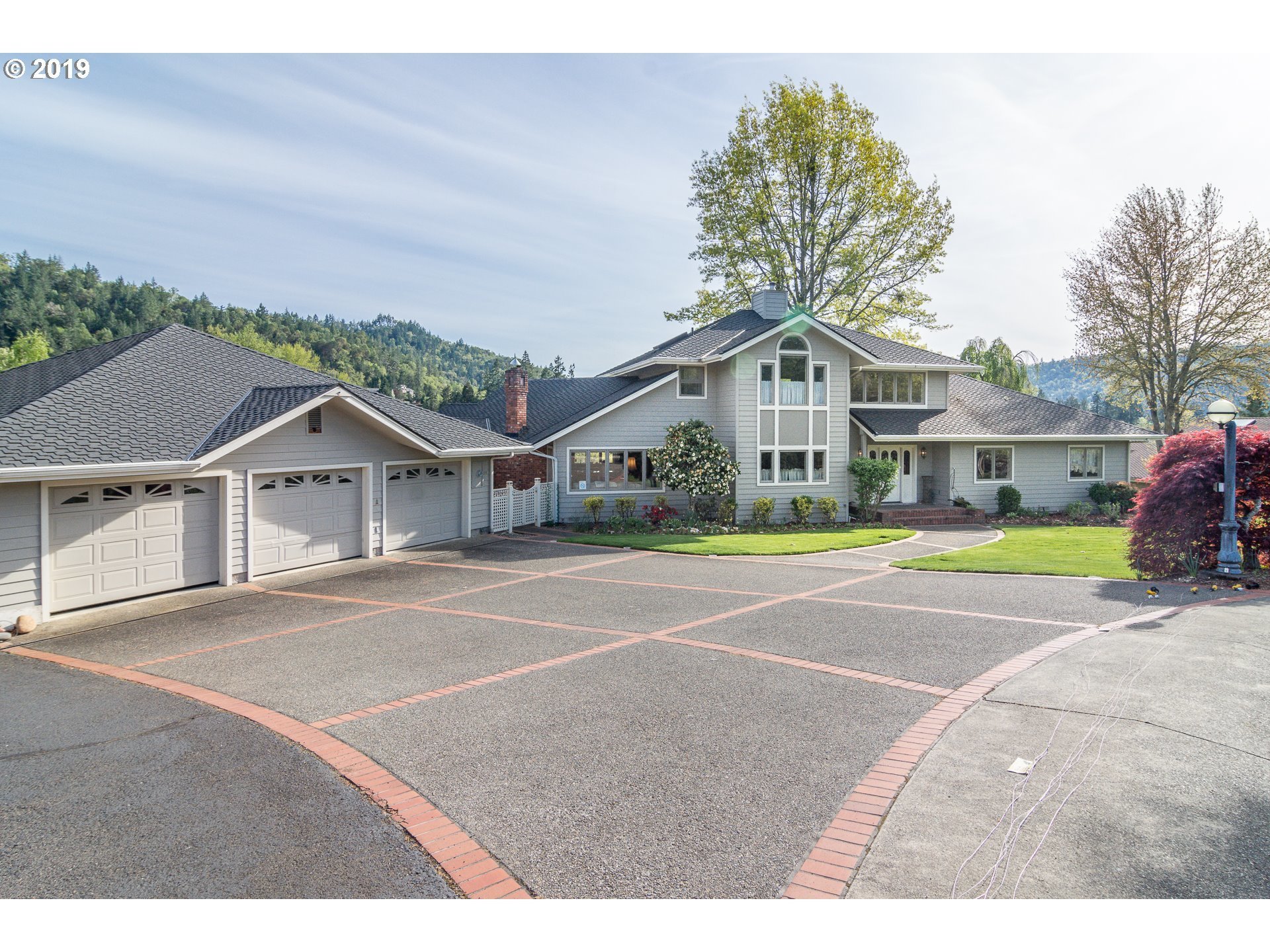 3 Bedrooms Single Family Detached in Roseburg, OR, United 3 Bedrooms Single Family Detached in Roseburg, OR, United