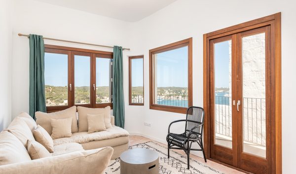 Exquisite First Floor Apartment In Mahon Old Town (10597551)