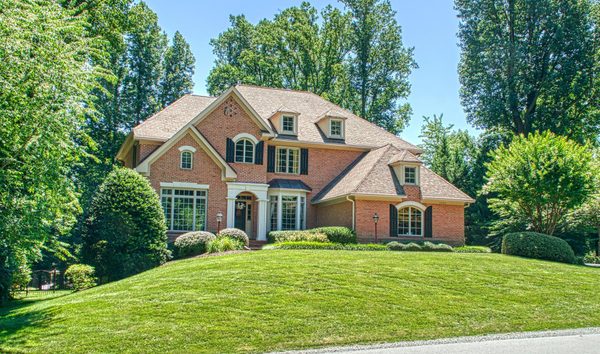 5 Bedrooms Single Family Detached (10526666)