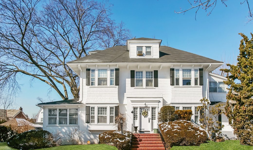 Douglaston In New York, New York, United States For Sale (10482494)