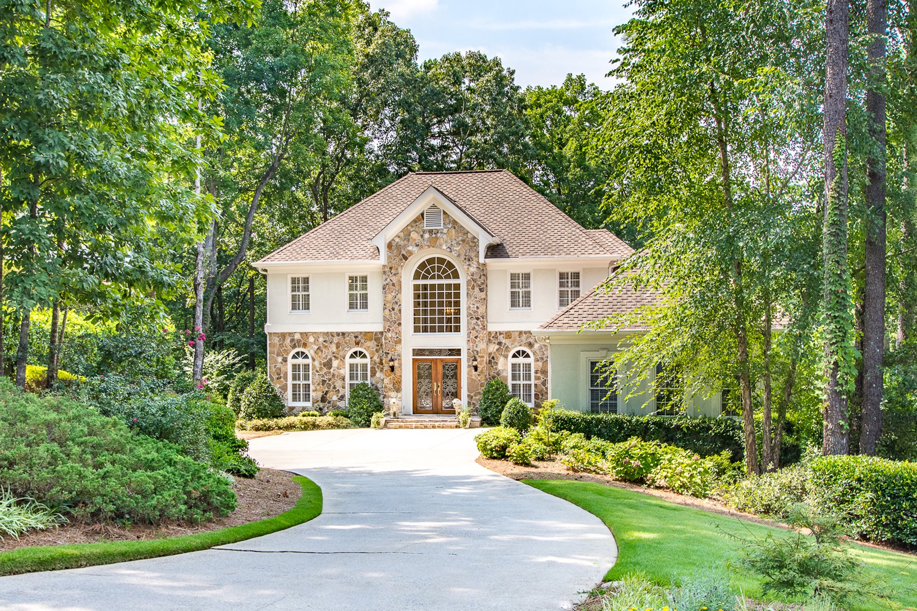 Home On Cul De Sac Lot Overlooking in Johns Creek, GA, United