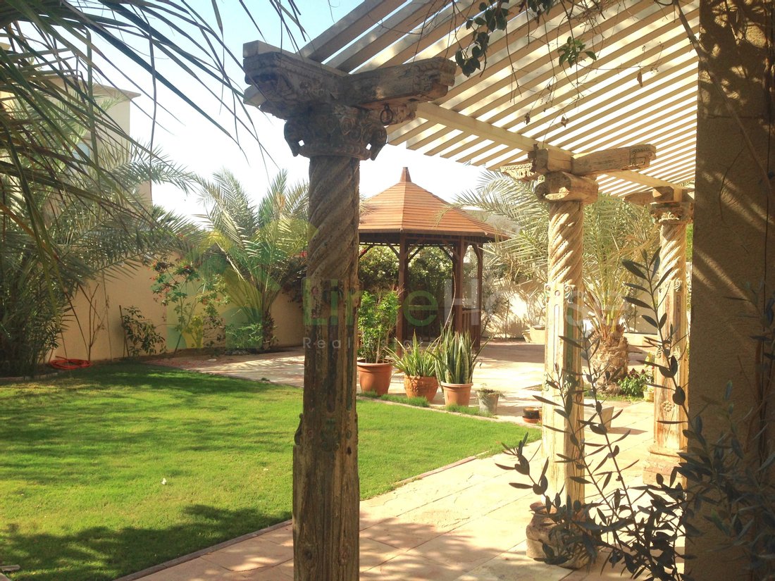 Villa / House For Sell In Meadows Dubai In Dubai, United Arab Emirates