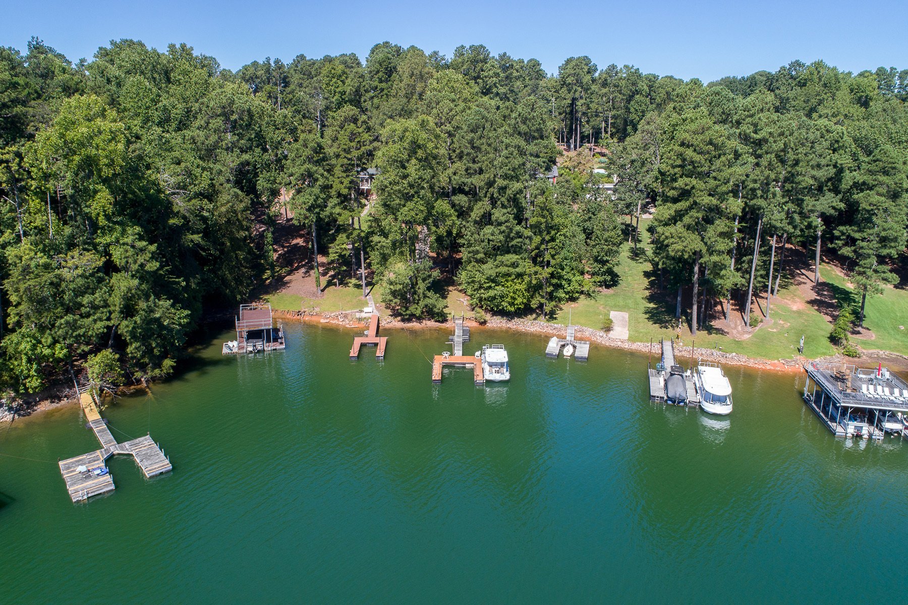 Prime Lake Lanier Location! Renovate Or Build New! in Buford, GA