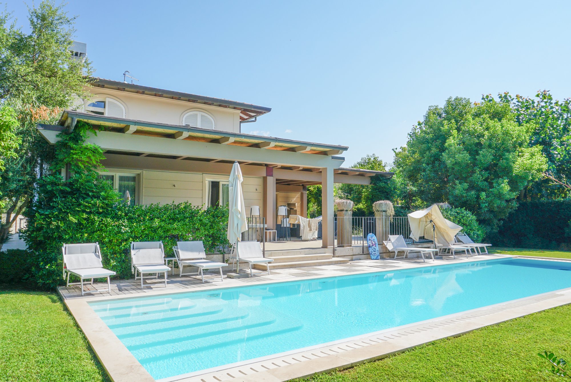Luxury Villa In Vittoria Apuana Of Forte Dei In Forte Dei Marmi