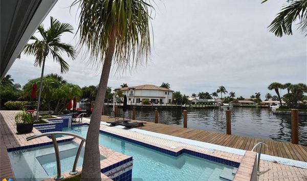 3 Bedrooms Single Family Detached (10541985)