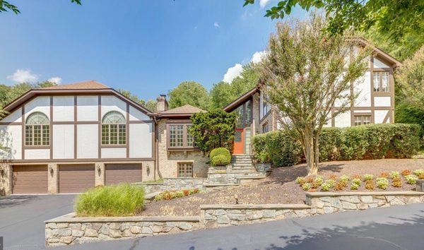 4 Bedrooms Single Family Detached (10550752)