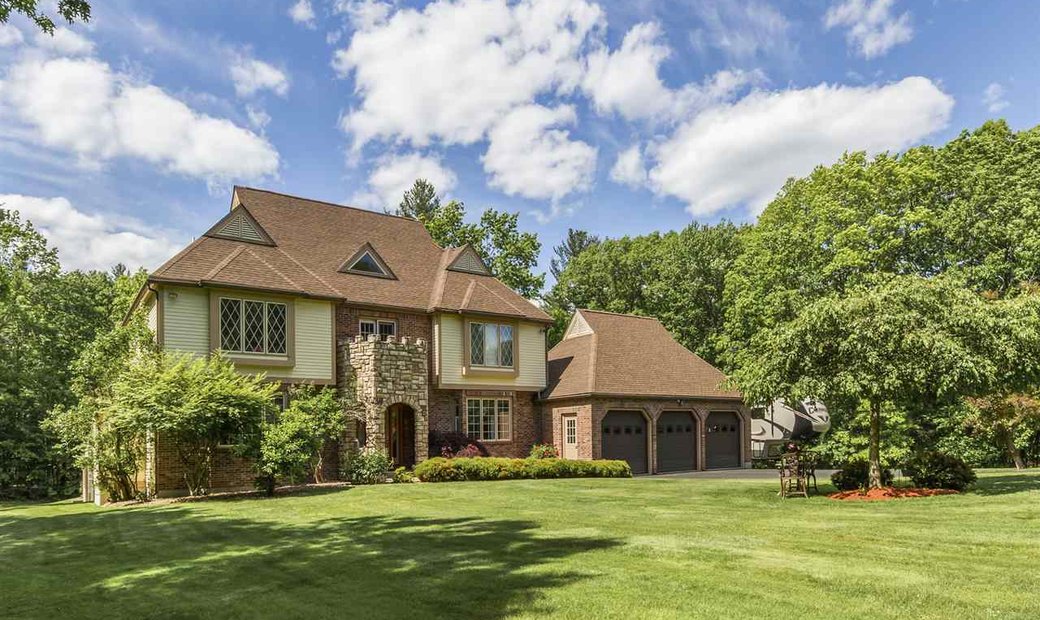Elegant English Tudor In Windham, New Hampshire, United States For Sale