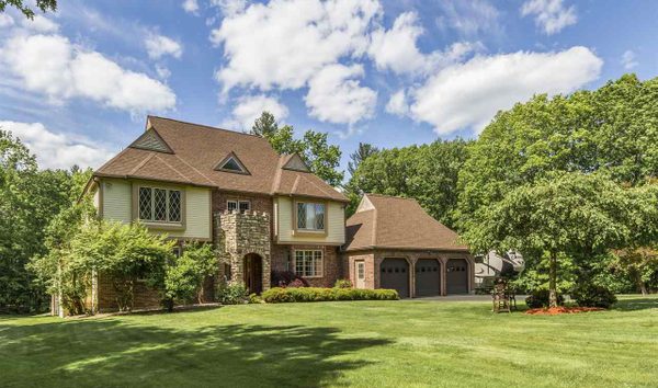 Elegant English Tudor (10627983)