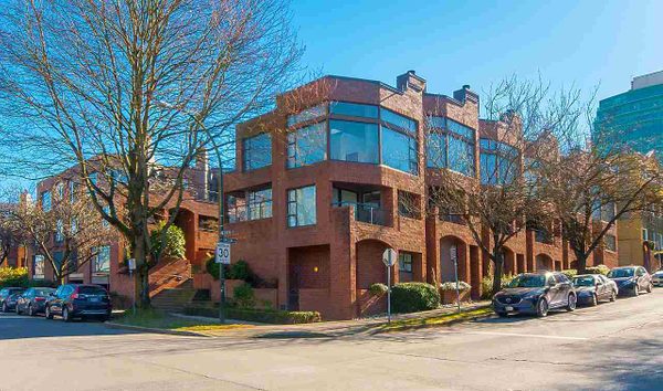Contemporary Townhome (10641665)