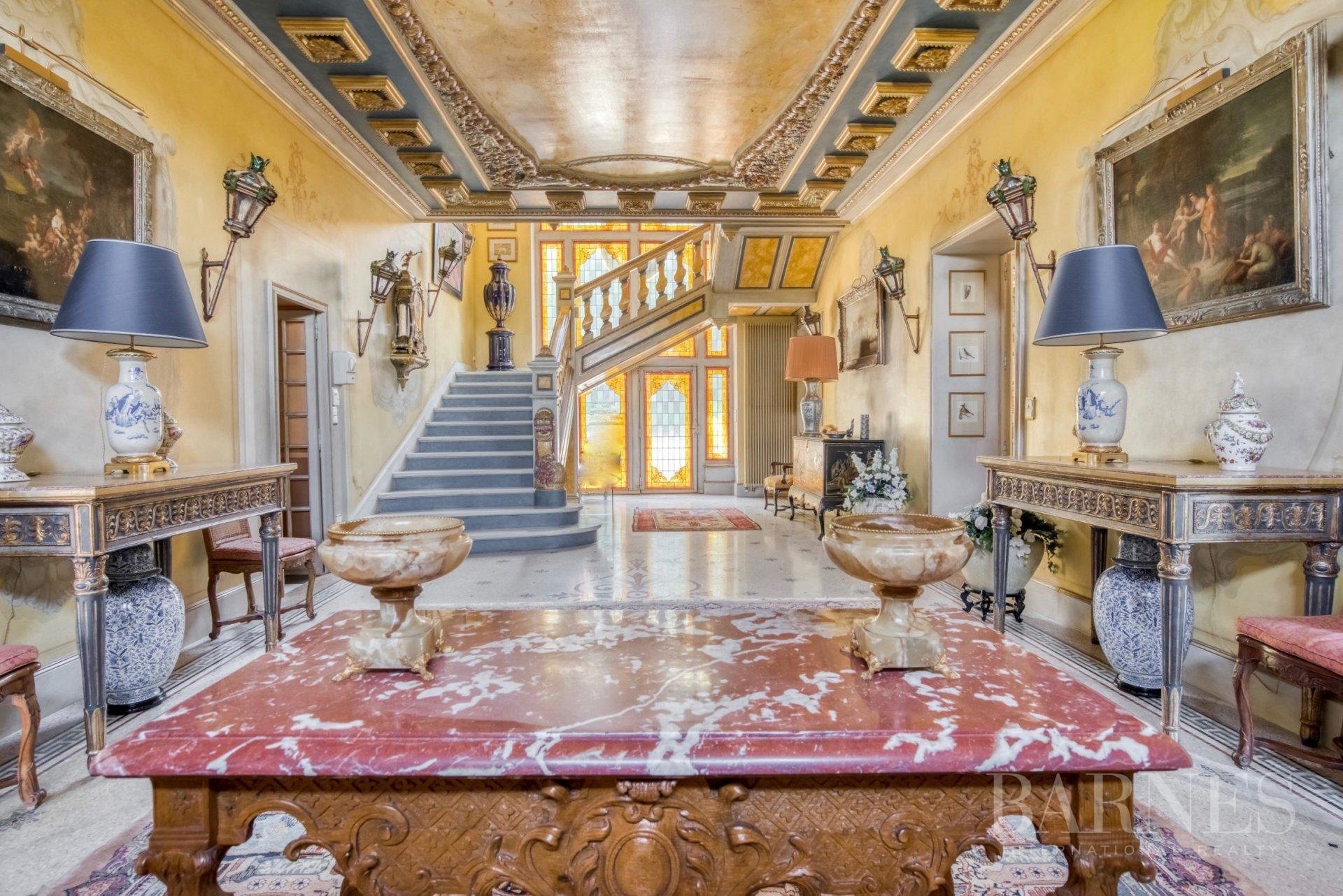 Sale Castle Montpellier in Montpellier, France for sale (10644267)