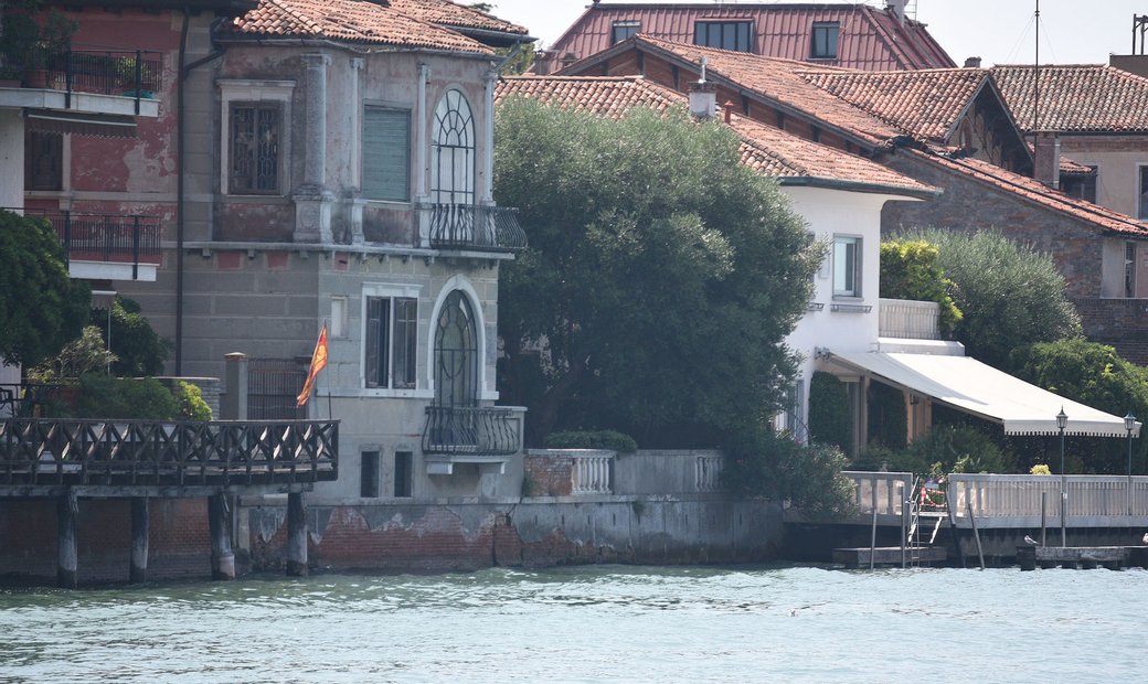 Waterfront Liberty Villa Lido Di Venezia In Lido, Veneto, Italy For ...