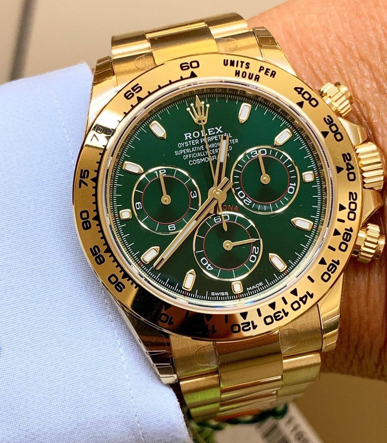 gold daytona with green face