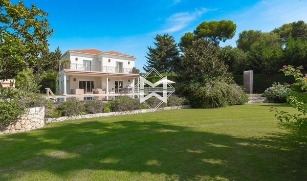Sale - Villa Cap d'Antibes (10673159)
