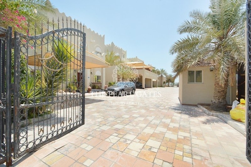 Compound With 4 Villas Request Virtual Tour In Doha, Doha, Qatar For Sale (10674771)