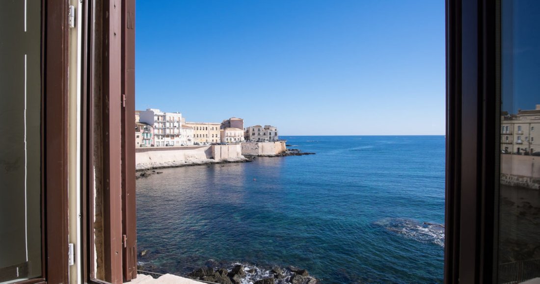 Noble Eighteen Century Beachfront Apartment Ortigia In Syracuse, Sicily