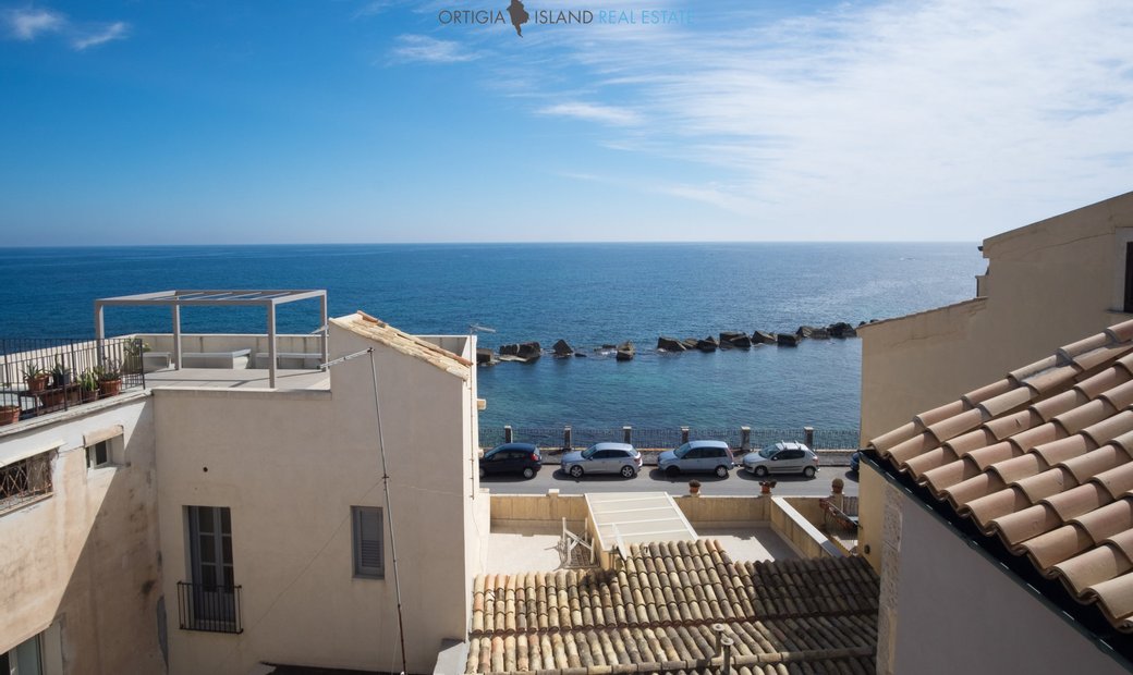 Stately House With View In Ortigia In Syracuse, Sicily, Italy For Sale