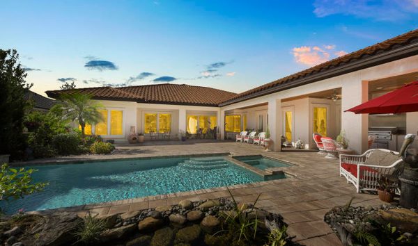 4 Bedrooms Single Family Detached (10500461)