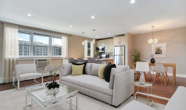 Gorgeous Renovated Condo (10590604)
