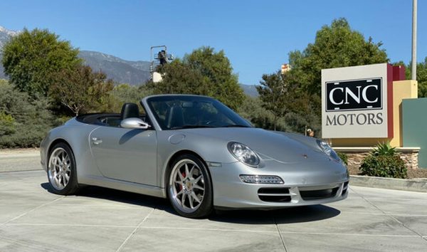 Porsche 911 (10677880)