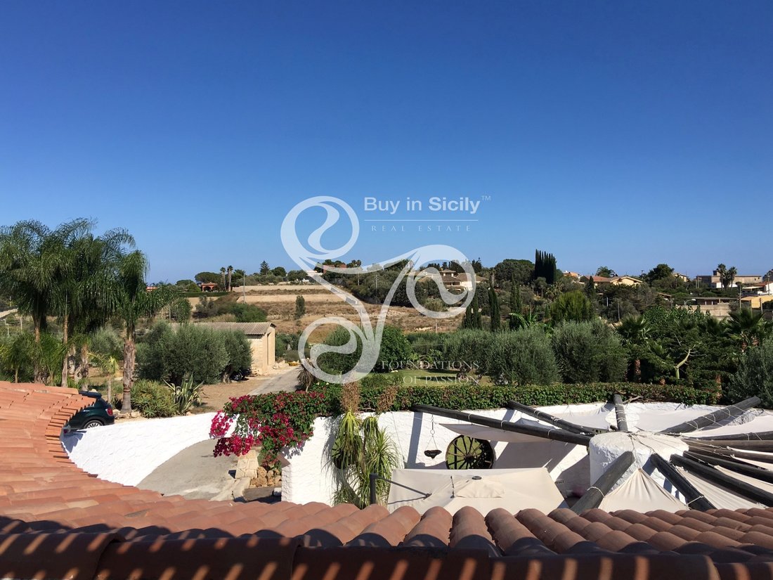 Exclusive Sale Of A Charming Renovated Villa With In Avola, Sicily