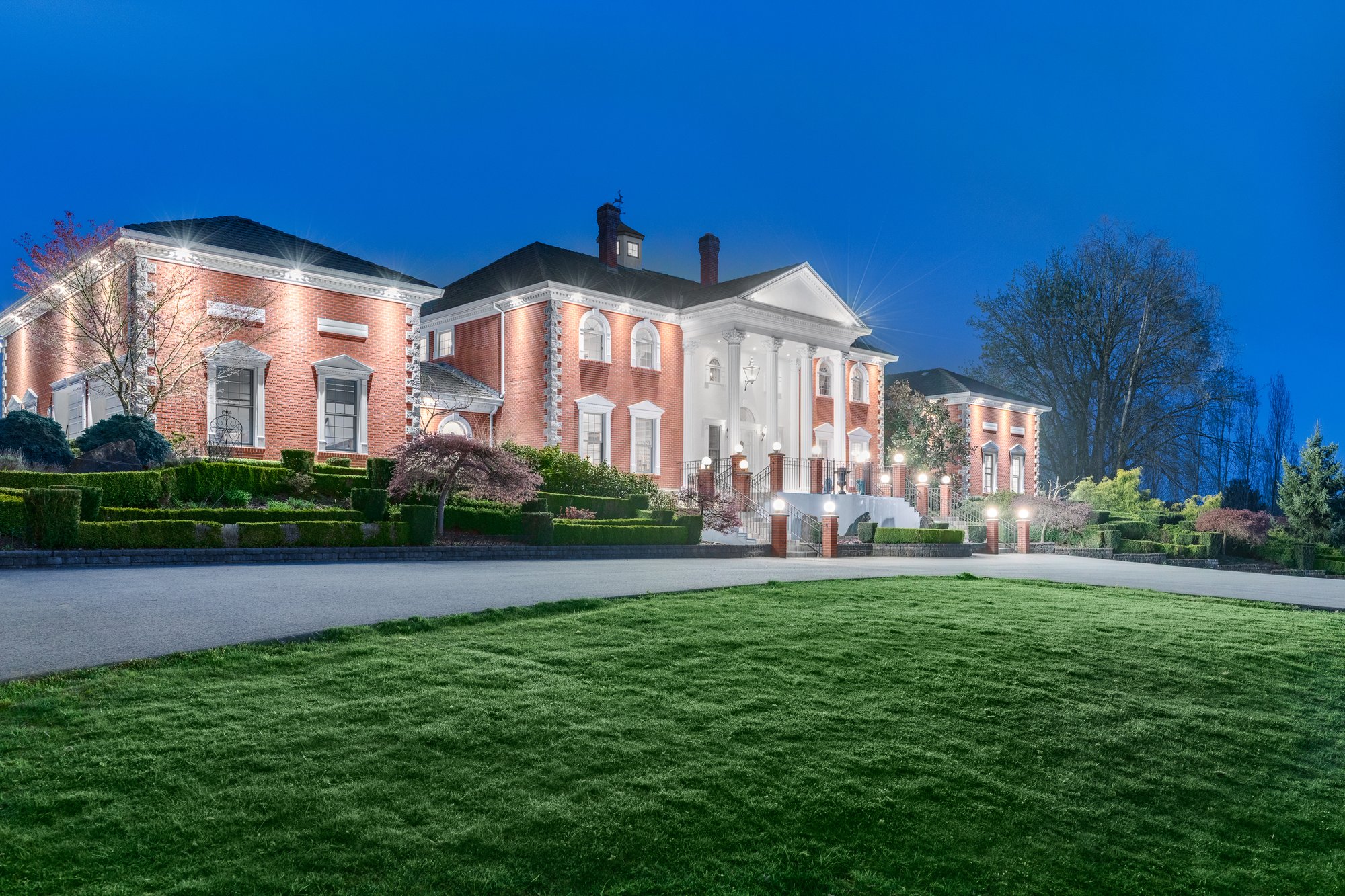 Cascadia Ridge Grand Canadian Estate In Langley, Canada For Sale (10679861)