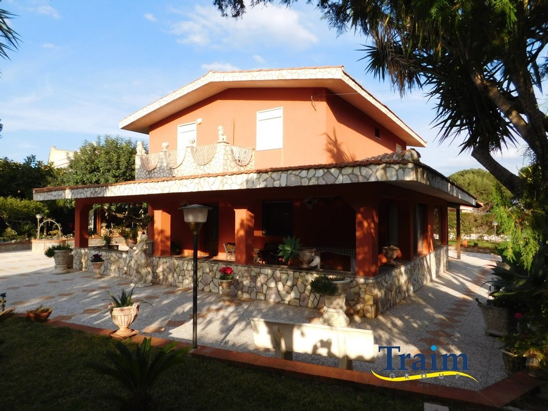 Marina Longa Detached Villa In Villagrazia Di Carini, Sicily