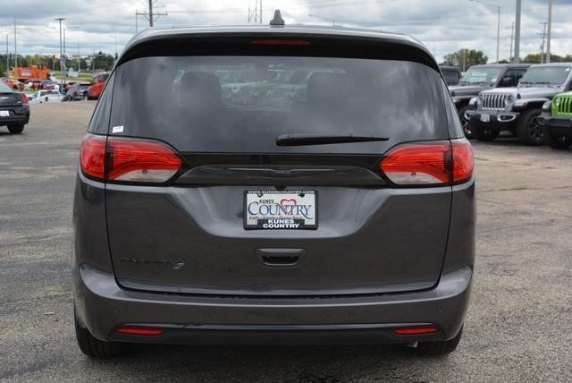 2020 Chrysler Pacifica in Woodstock, Illinois, United States 4 - 10684196