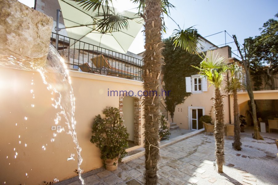 Villa in Vrisnik, Split-Dalmatia County, Croatia 3 - 10685924