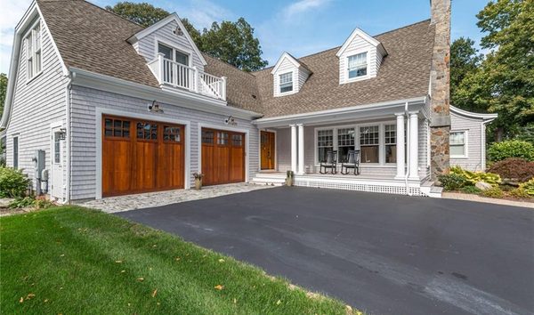4 Bedrooms Single Family Detached (10684719)