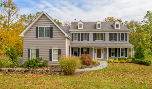 Large West Side Colonial (10688000)