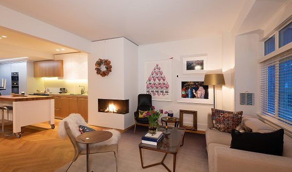A Showcase Home (10692405)