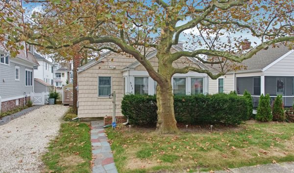 Adorable Summer Bungalow (10692789)