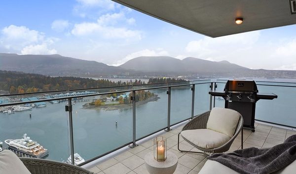 Contemporary View Home (10695337)