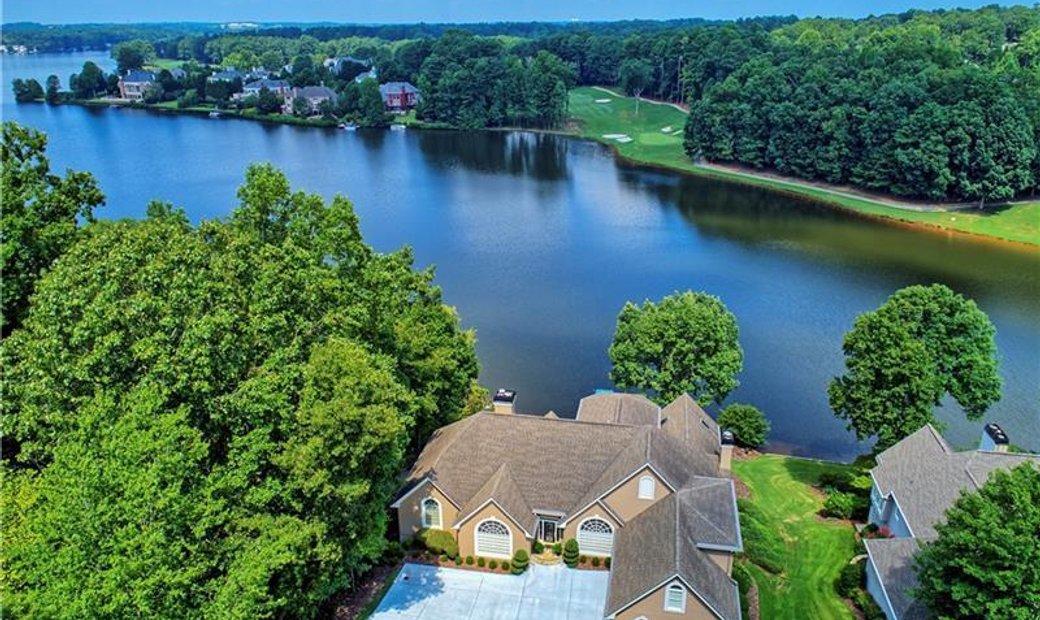 Single Family For Sale In Alpharetta In Alpharetta, United