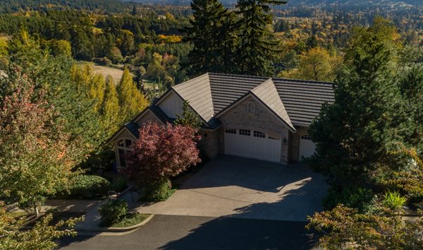 Elegance Awaits On Meadowlark Lane (10697791)