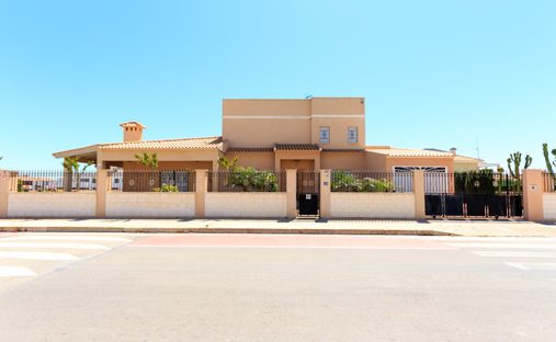 Villa in Playa Flamenca, Orihuela, Land Valencia 1