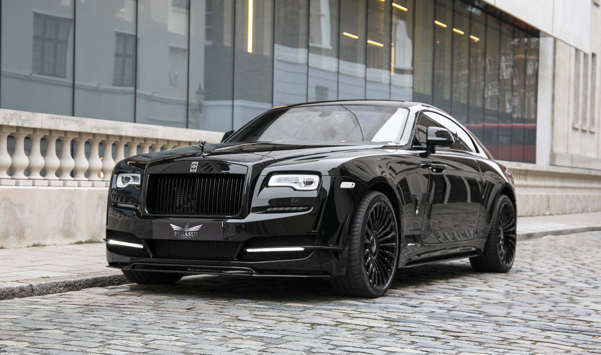 Rolls Royce Wraith красный