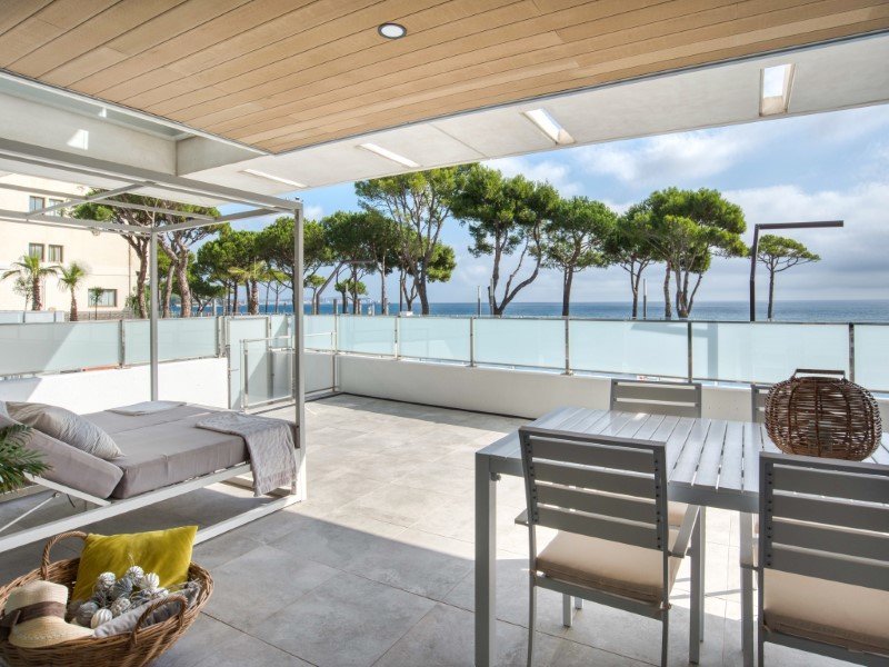 Magnificent New Construction Apartment In First In Castell Platja