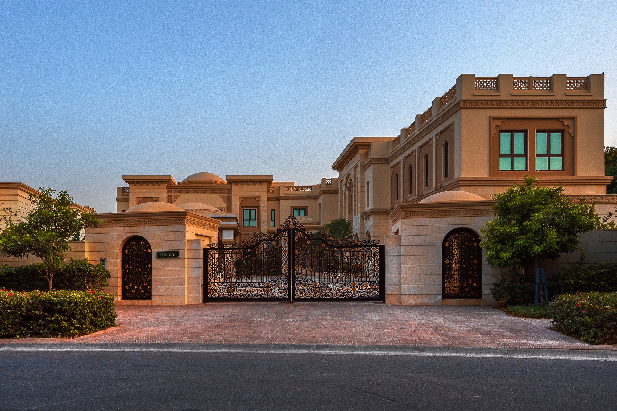 Stunning 8 Bedrooms Emirates Hills Palace In Dubai, United Arab