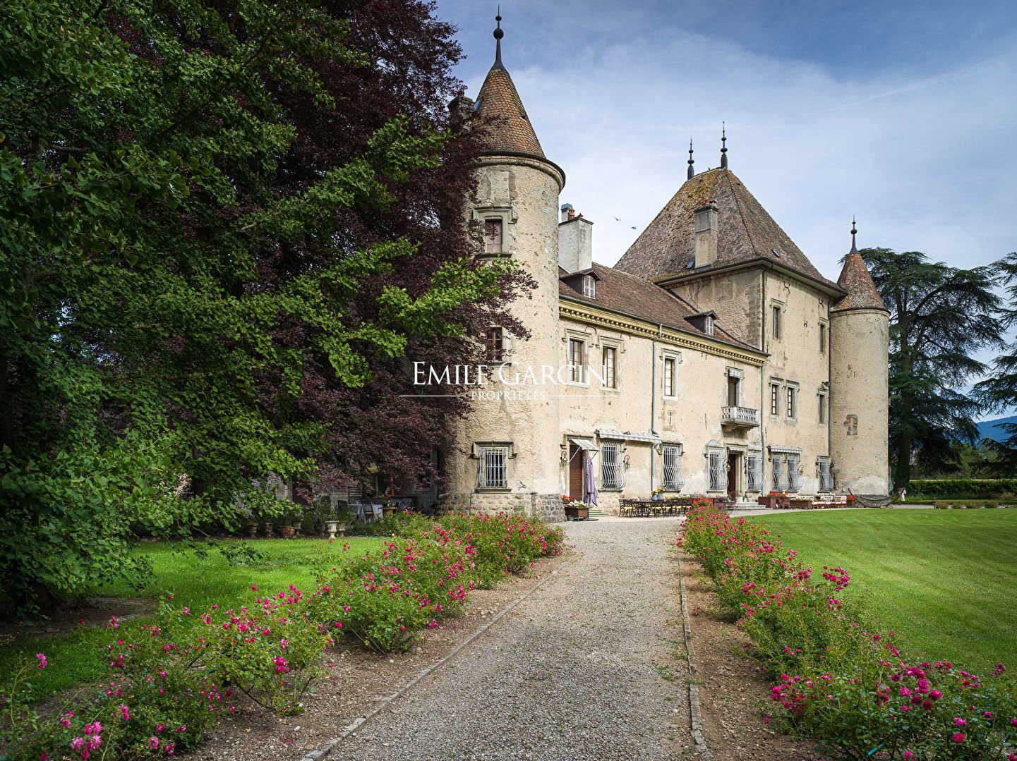 Château for sale near Geneva and Lake Geneva. in Douvaine, France for
