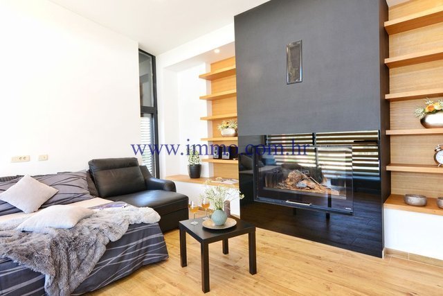Villa in Gradska cetvrt Varos, Sibenik, Sibenik-Knin County 4 - 10705209