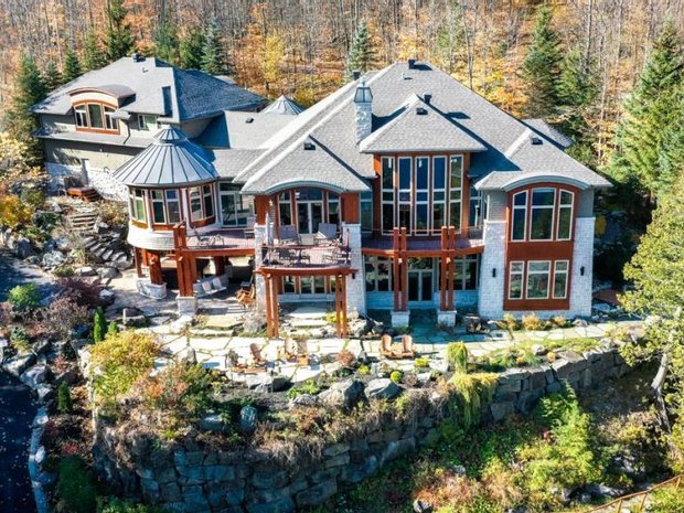 House in Mont-Tremblant, Quebec, Canada 1