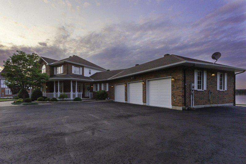 Impressive Waterfront Home in Ottawa, Canada for sale (10717019)